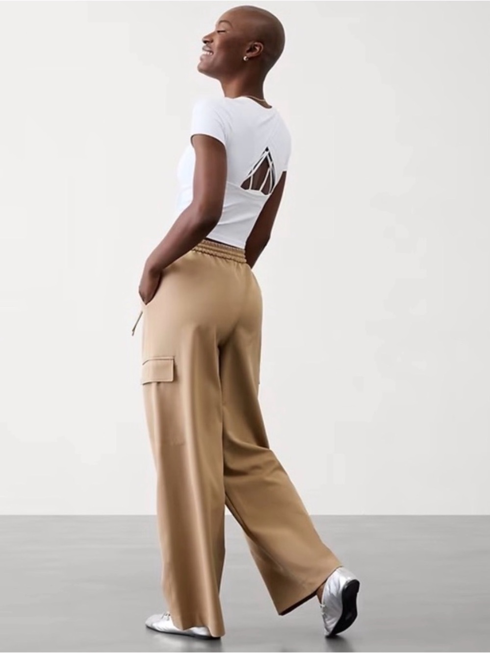 Wide-Leg Cargo Pants in Camel